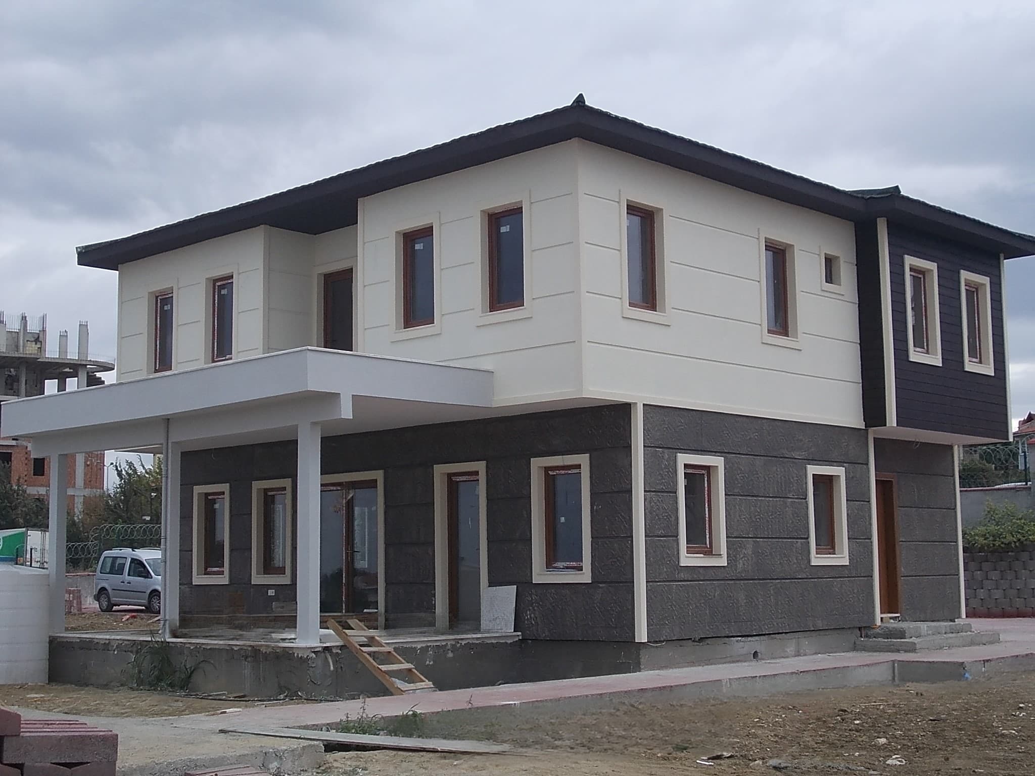 Eşme'de Geniş Aile Villası